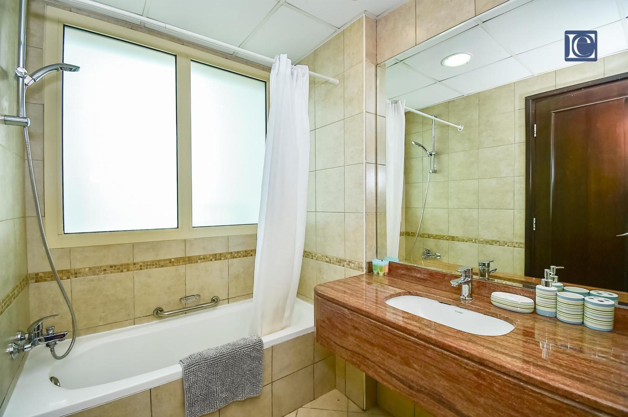 Luxury Escapes - Furnished Studio With Balcony In Royal Oceanic Dubai Bagian luar foto