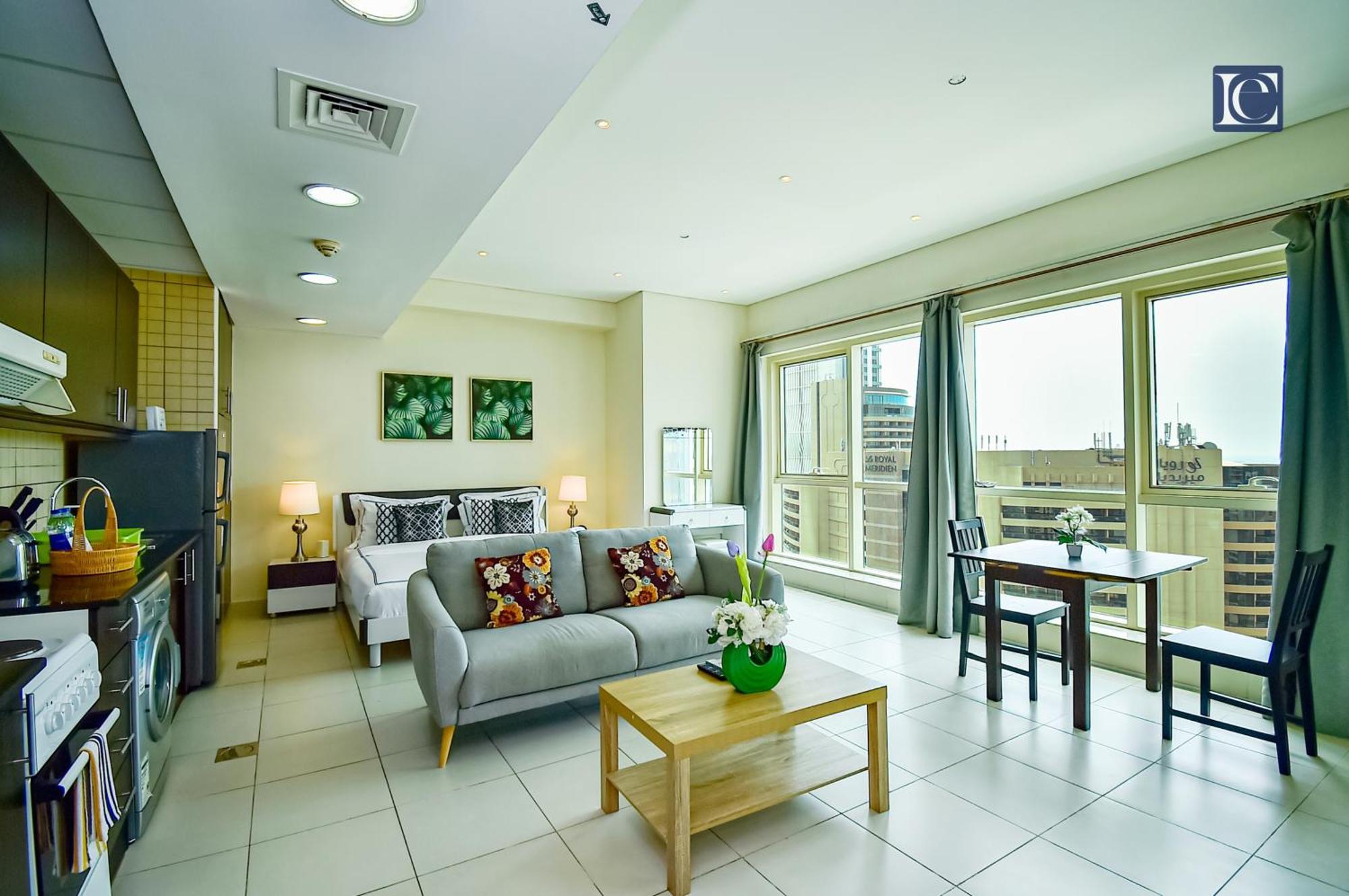 Luxury Escapes - Furnished Studio With Balcony In Royal Oceanic Dubai Bagian luar foto