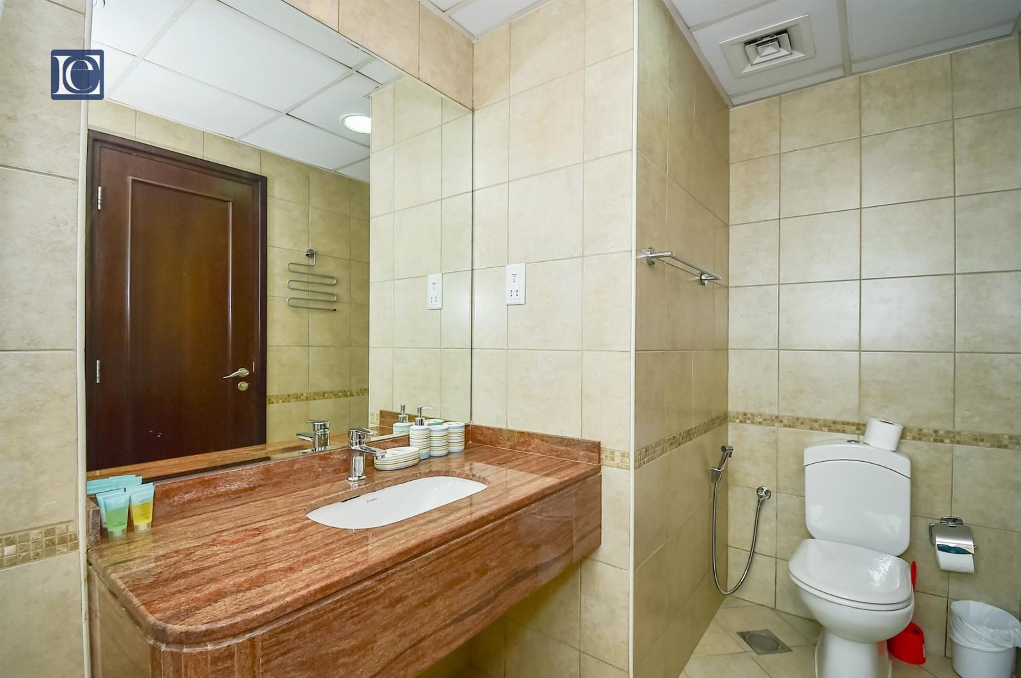 Luxury Escapes - Furnished Studio With Balcony In Royal Oceanic Dubai Bagian luar foto